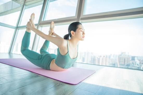 Cosa Per La Yoga Challenge 1 Cosa indossare per la Yoga Challenge: consigli su abbigliamento e accessori