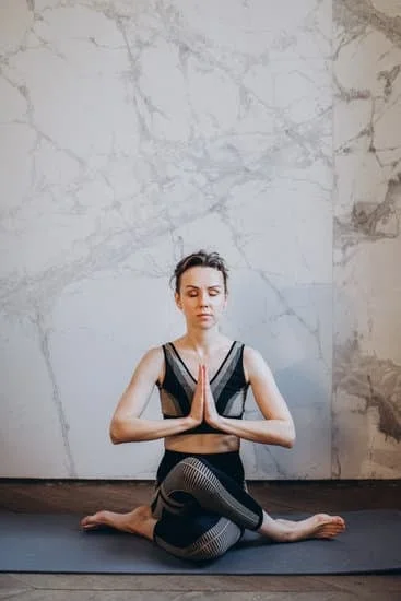 Scopri come iniziare Ashtanga Yoga con la guida esperta di un istruttore certificato