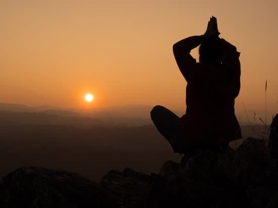 I benefici di praticare lo yoga: come lo yoga ha trasformato la mia vita