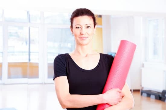 Come Interrompere Il Rimuginio Con Lo Yoga 1 Mantieni la tua mente serena con la pratica dello yoga per interrompere il rimuginio