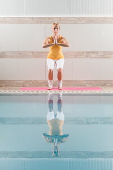 Scopri come sollevarsi con lo yoga e ritrovare l'equilibrio interiore in modo naturale