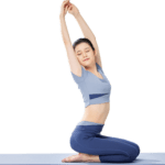 Scopri come iniziare lo yoga per il tuo cane con semplici posizioni e respiri