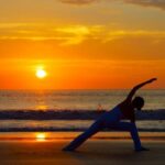 Come Proteggere Le Spalle Durante La Pratica Yoga Utilizza un tappetino adatto per proteggere le spalle durante la pratica yoga