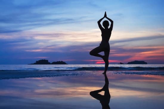Con Lo Yoga Curare Il Mal Di Schiena 1 Pratica yoga regolare per curare il mal di schiena