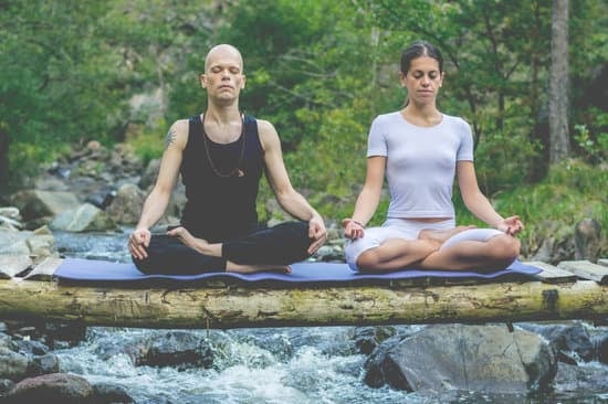 Come Vestirsi Palestra Yoga 1 Abbigliamento yoga palestra: comfort e stile per la tua pratica