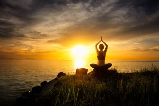 Come Si Saluta Yoga 1 Impara come si saluta con un saluto yoga per iniziare la pratica