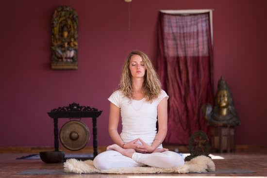 Scopri come insegnare yoga come lavoro: guida pratica e consigli per il successo