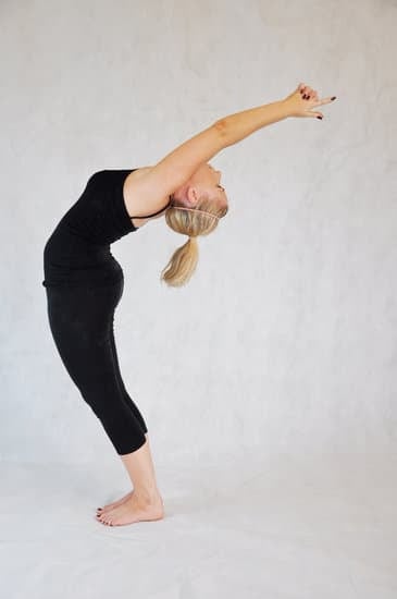 Istruzione Yoga: scopri come diventare istruttore e condividere la tua passione con altri