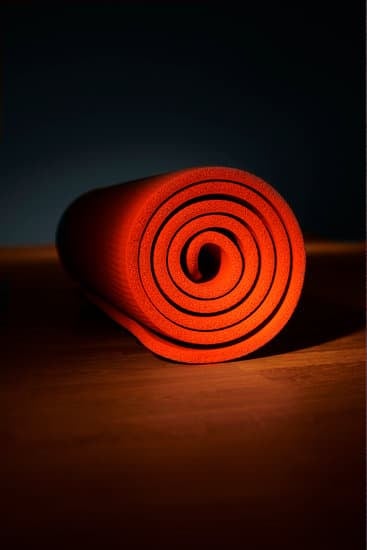 Come Iniziare Una Lezione Di Yoga 1 Comincia una lezione di yoga con una respirazione consapevole per centrarti