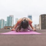 Come Si Fa Lo Hatha Yin Yoga Pratica hatha yin yoga per rilassare il corpo e la mente