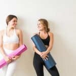 Come Usare Cinghia Yoga Scopri come usare la cinghia yoga per migliorare la tua pratica