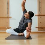 Pratica yoga per liberarti dai pensieri negativi