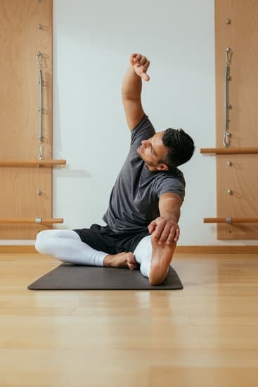 Come Liberarsi Dai Pensieri Negativi Con Lo Yoga 1 Pratica yoga per liberarti dai pensieri negativi