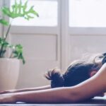 Cosa Bevono Gli Yogi Bevande rinfrescanti per gli yogi: tè verde, acqua di cocco, latte dorato