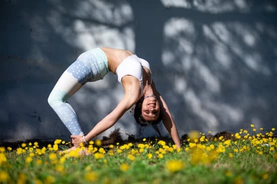Scopri i benefici di quello che puoi fare con lo yoga per la tua salute e il benessere mentale