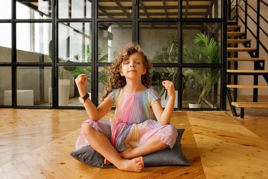 Cosa Serve Lo Yoga Kundalini 1 Scopri COSA SERVE LO YOGA KUNDALINI per il benessere fisico e mentale