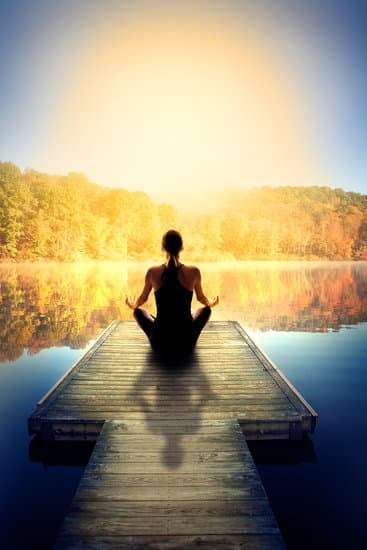 Quale Momento E' Meglio Per Fare Yoga 1 Scopri quale momento è migliore per fare yoga e goditi i benefici