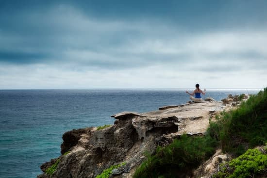 Cosa Si Nasconde Dietro Lo Yoga 1 benefici, significato e pratica