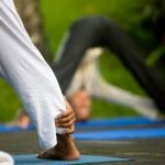 la pratica di Yoga si concentra sulla flessibilità, mentre il Pilates lavora sulla forza