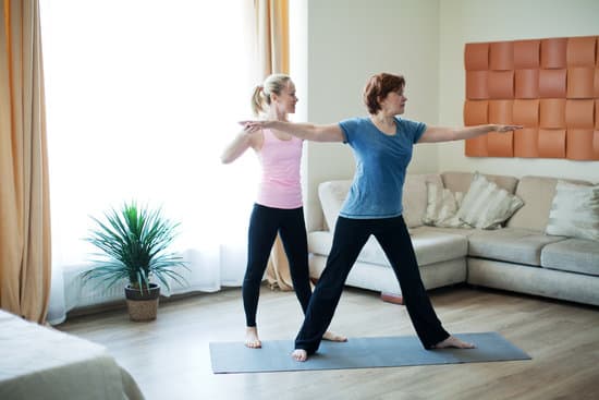 Cosa Vuol Dire Savasana in Yoga 1 Scopri il significato di Savasana in yoga e impara a praticarlo correttamente per rilassare corpo e mente