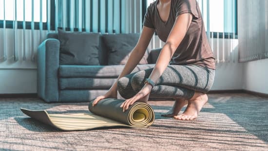 Trova un negozio di articoli sportivi per acquistare un buon tappetino da yoga