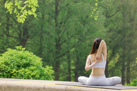 Scopri dove acquistare tappeti e cuscini yoga per la tua pratica quotidiana