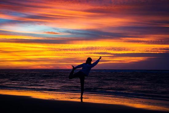 Da Cosa E Composta La Sessione Di Yoga Della Risata 1 Scopri la composizione della sessione di yoga della risata e goditi i benefici