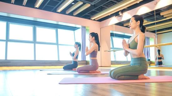 Dove Fare Yoga a Cosenza 1 Scopri i migliori luoghi per praticare yoga a Cosenza e trova la tua pace interiore