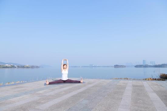 Quale Esercizio Posso Fare X Sciacalgia Con Yoga 11 esercizi di stretching per alleviare il dolore