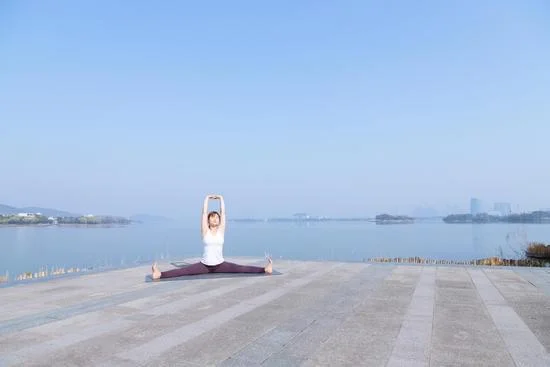 esercizi di stretching per alleviare il dolore