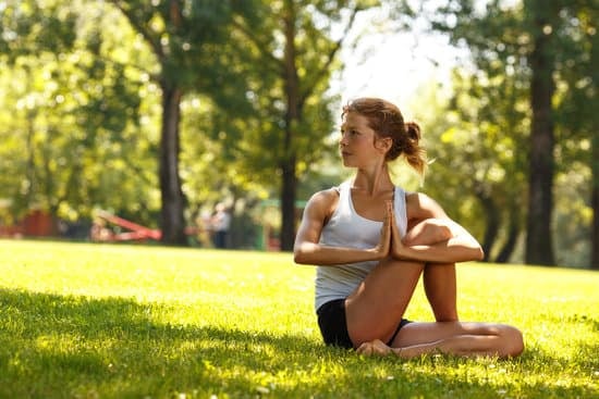 Di Yoga a Uno 1 La pratica costante DI YOGA A UNO porta equilibrio e pace interiore