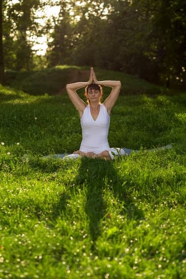Il nucleo in yoga si riferisce alla stabilità e forza del centro del corpo durante le asana