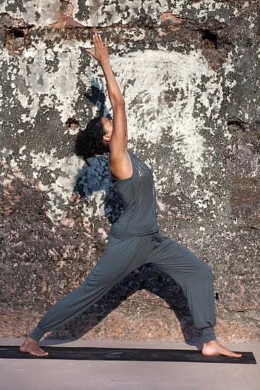 Cosa Significa Kata Yoga 1 pratica antica e armoniosa per il benessere del corpo e della mente
