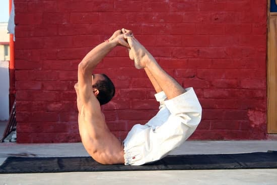 Qual E' Il Significato Di Hata Yoga 1 Scopri il significato di Hatha Yoga e i suoi benefici per il corpo e la mente