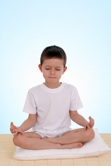 Quanto Mantenere Una Posizione Yoga 1 Impara quanto mantenere una posizione yoga per migliorare la tua flessibilità e concentrazione