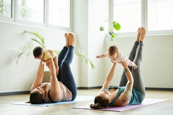 Pratica yoga almeno due volte al giorno per ottenere i massimi benefici.