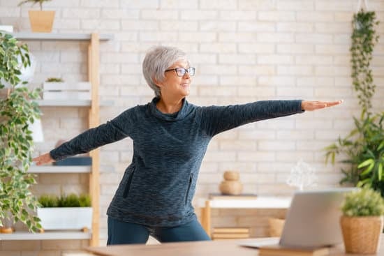 Scopri quanto guadagna un insegnante di yoga e quali sono le prospettive di carriera