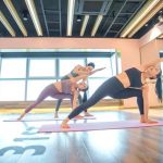 Quanto Si Consuma a Fare Hot Yoga Scopri quanto si consuma a fare hot yoga e ottieni benefici per mente e corpo