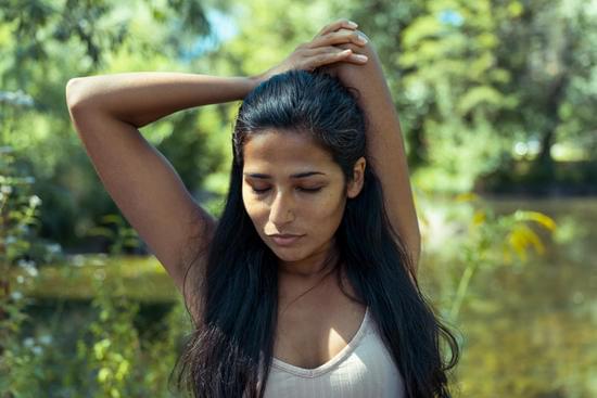 E' Possibile Fare Yoga Da Soli 1 Scopri come è possibile fare yoga da soli per migliorare il benessere personale e la flessibilità