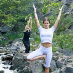 Scopri il programma completo di yoga di Andrea Tutto Yoga per una pratica equilibrata e rigenerante