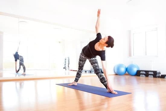 Quante Calorie Si Consumano Con Lezione Yoga Di 40 Minuti 1 Calcola il consumo calorico durante la lezione di yoga di 40 minuti