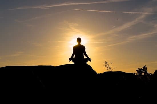 Caricatura Yoga Cane 1 divertente e benefico per il corpo e la mente