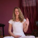 Scopri quanto costa lo Yoga in gravidanza con Sensorizzonte per un'esperienza unica e rilassante