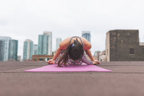 Scopri se è meglio fare Pilates o Yoga, le differenze tra i due aspetti fisici e mentali
