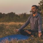 Scopri quanto costa seguire lezioni di yoga con tariffe convenienti e vantaggiose per il tuo benessere