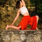 Vivi la meditazione con il colore dello yoga per un benessere profondo e armonioso