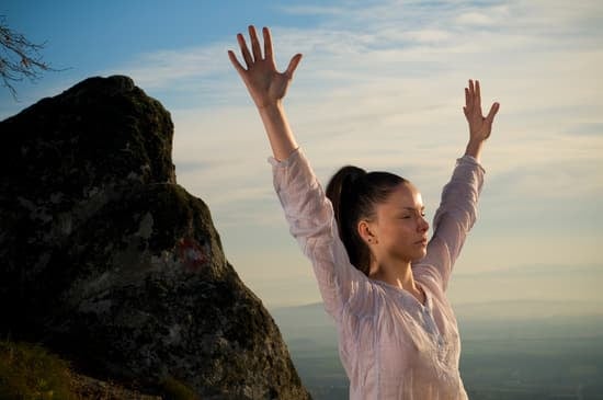 Yoga Qui E Ora 1 Pratica il benessere e la consapevolezza con Yoga Qui e Ora