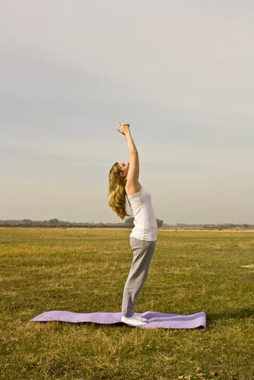 Esercizi Di Yoga Da Fare a Casa Per Dimagrire 1 segui la pratica quotidiana per ottenere risultati visibili