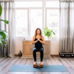 Dolori Allo Sterno Dopo Lo Yoga strettezza del tappetino, posizioni alternative, ascolto del corpo