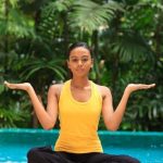 divertimento e benessere con i bambini che fanno yoga